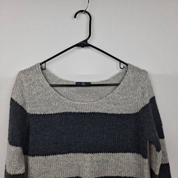 GAP Sweaters - Gap Ladies Pullover sweater NWOT